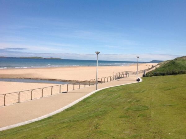 Hopefield House, Portrush Villa ภายนอก รูปภาพ